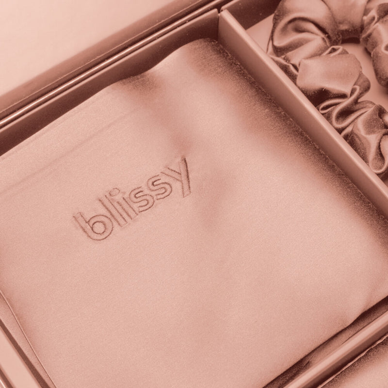 Blissy Queen Rose Gold Blissy Dream Set Lifestyle – Mulberry Silk