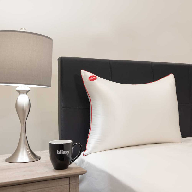 Blissy Marilyn Monroe™ Silk Pillowcase Detail – King