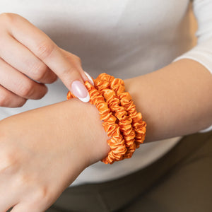 Blissy Coral Blissy Skinny Scrunchies Lifestyle – Mulberry Silk