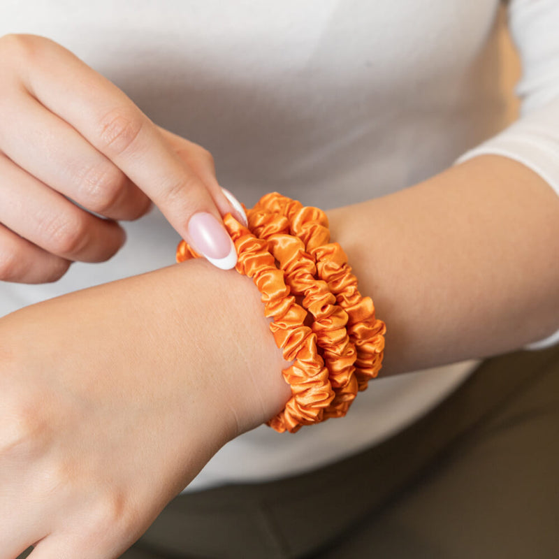 Blissy Coral Blissy Skinny Scrunchies Lifestyle – Mulberry Silk