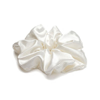 Blissy White Blissy Oversized Scrunchie Lifestyle – Mulberry Silk