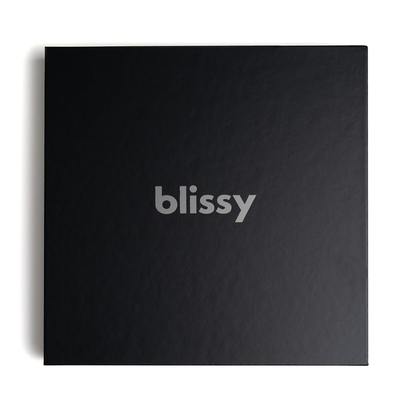 Blissy Queen Tie-Dye Blissy Dream Set Lifestyle – Mulberry Silk